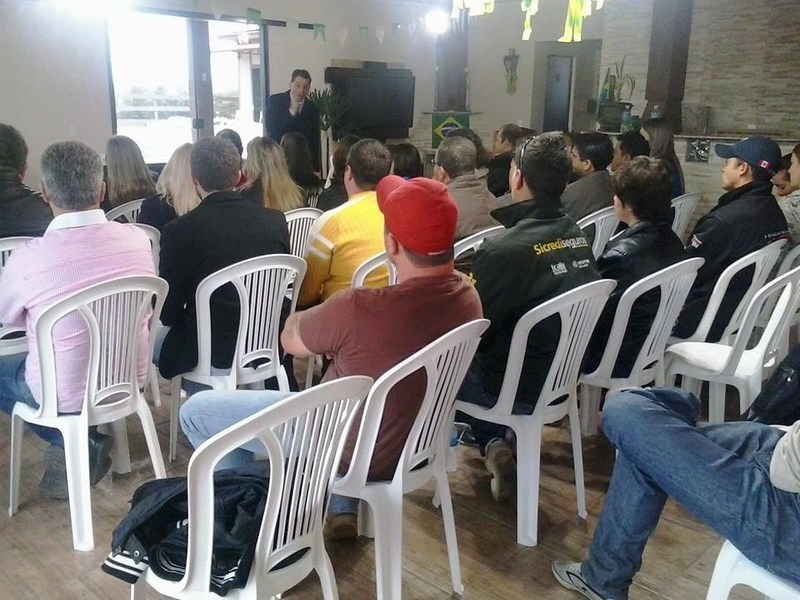 PALESTRA NA CIDADE DE PALMEIRA PARA A EMPRESA GABI FOLHEADOS